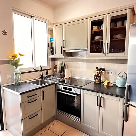 Holiday home Seaview House-quiet, 7 Mins To Town, Stunning View Funchal (Madeira)