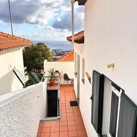 Seaview House-quiet, 7 Mins To Town, Stunning View Funchal (Madeira)