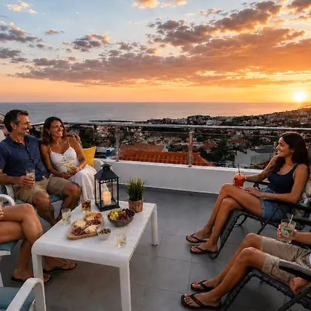 Family Home, Private Terrace, Stunning Ocean View Ferienhaus *