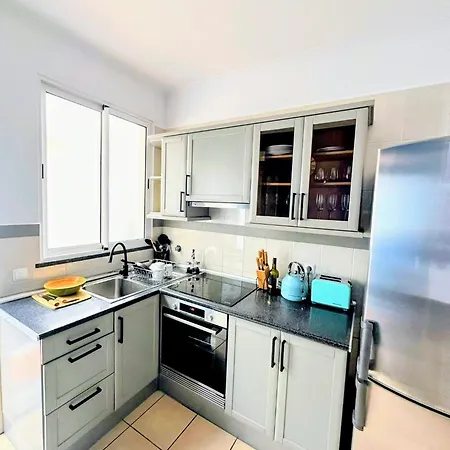 Family Home, Private Terrace, Stunning Ocean View Ferienhaus