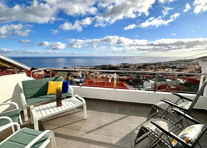 Seaview House-quiet, 7 Mins To Town, Stunning View Hébergement de vacances Funchal (Madeira)