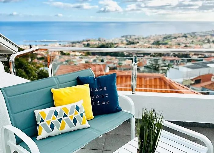 Seaview House-quiet, 7 Mins To Town, Stunning View בית נופש