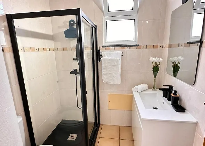 Seaview House-quiet, 7 Mins To Town, Stunning View